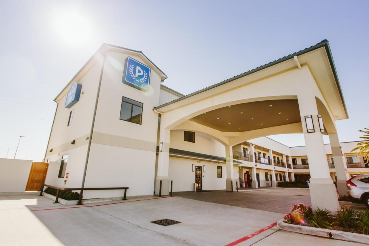 Palace Inn Blue City Centre Хюстън Екстериор снимка